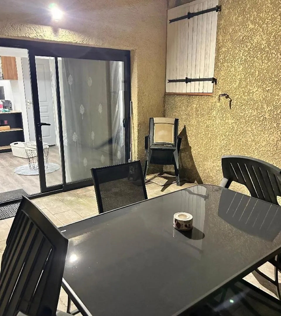Beau Petit Studio Avec Terrasse Et 2 Couchages Fos-sur-Mer Apartment