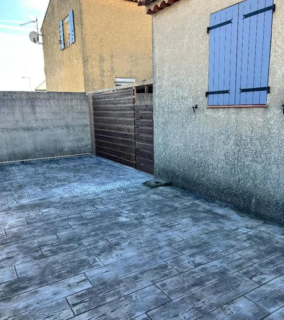 Apartment Beau Petit Studio Avec Terrasse Et 2 Couchages Fos-sur-Mer